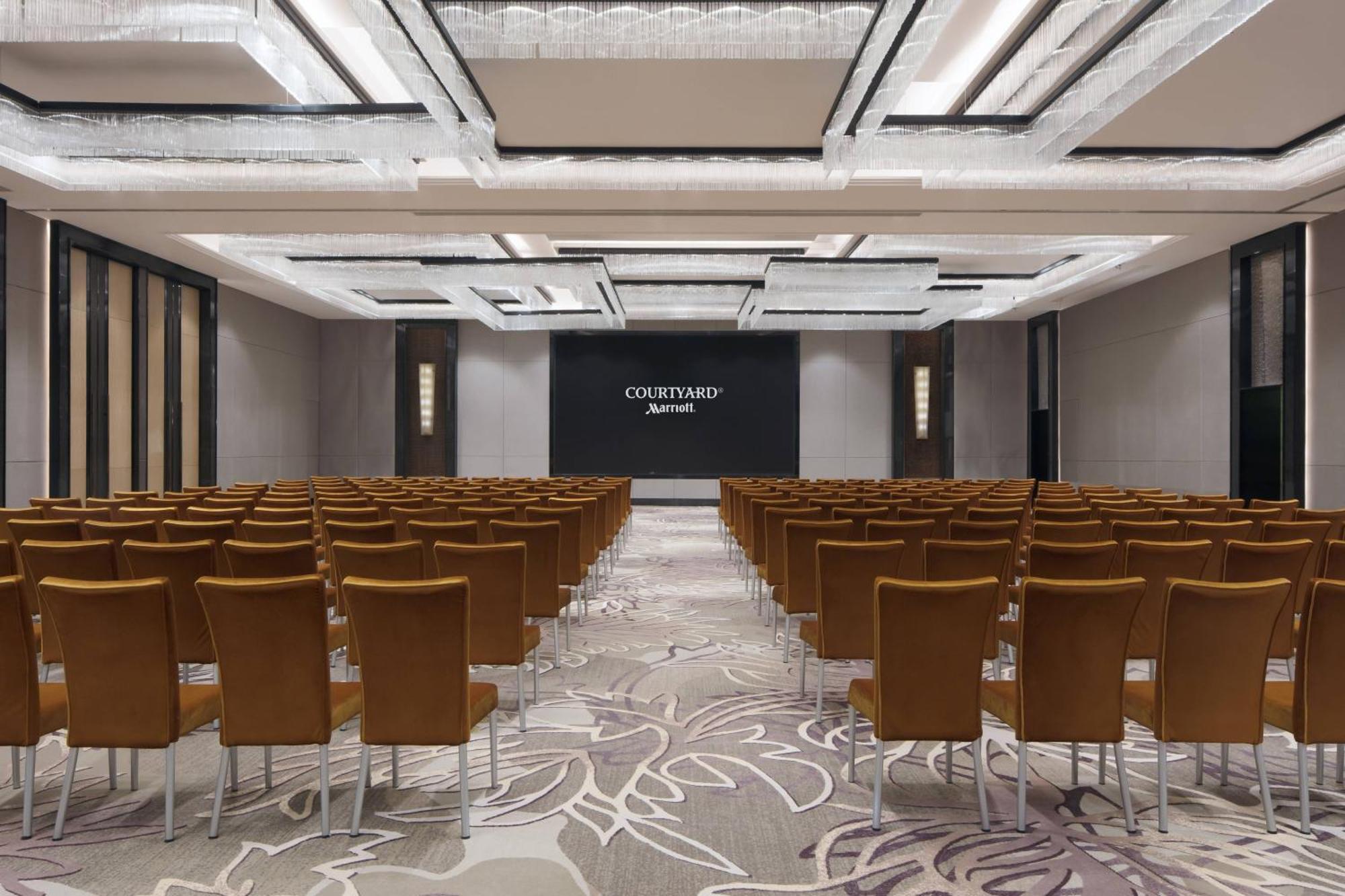 Courtyard By Marriott Zhengzhou Airport Hotel Exterior photo