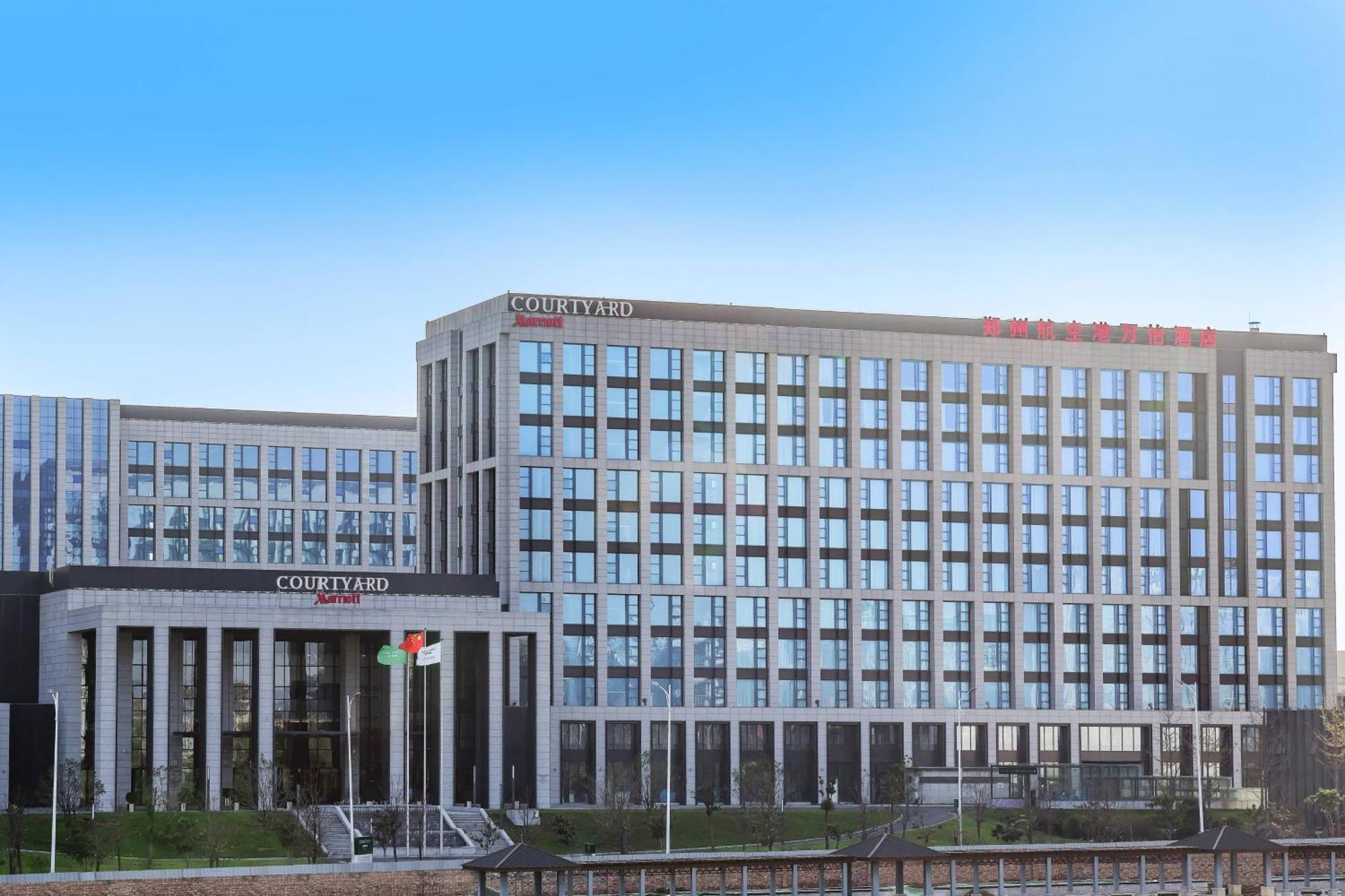 Courtyard By Marriott Zhengzhou Airport Hotel Exterior photo